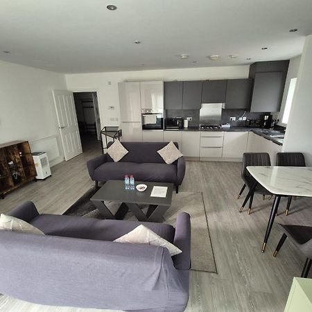 Luxury 2Bedroom - 2Bath - Prime Location - Patio Harrow on the Hill 외부 사진