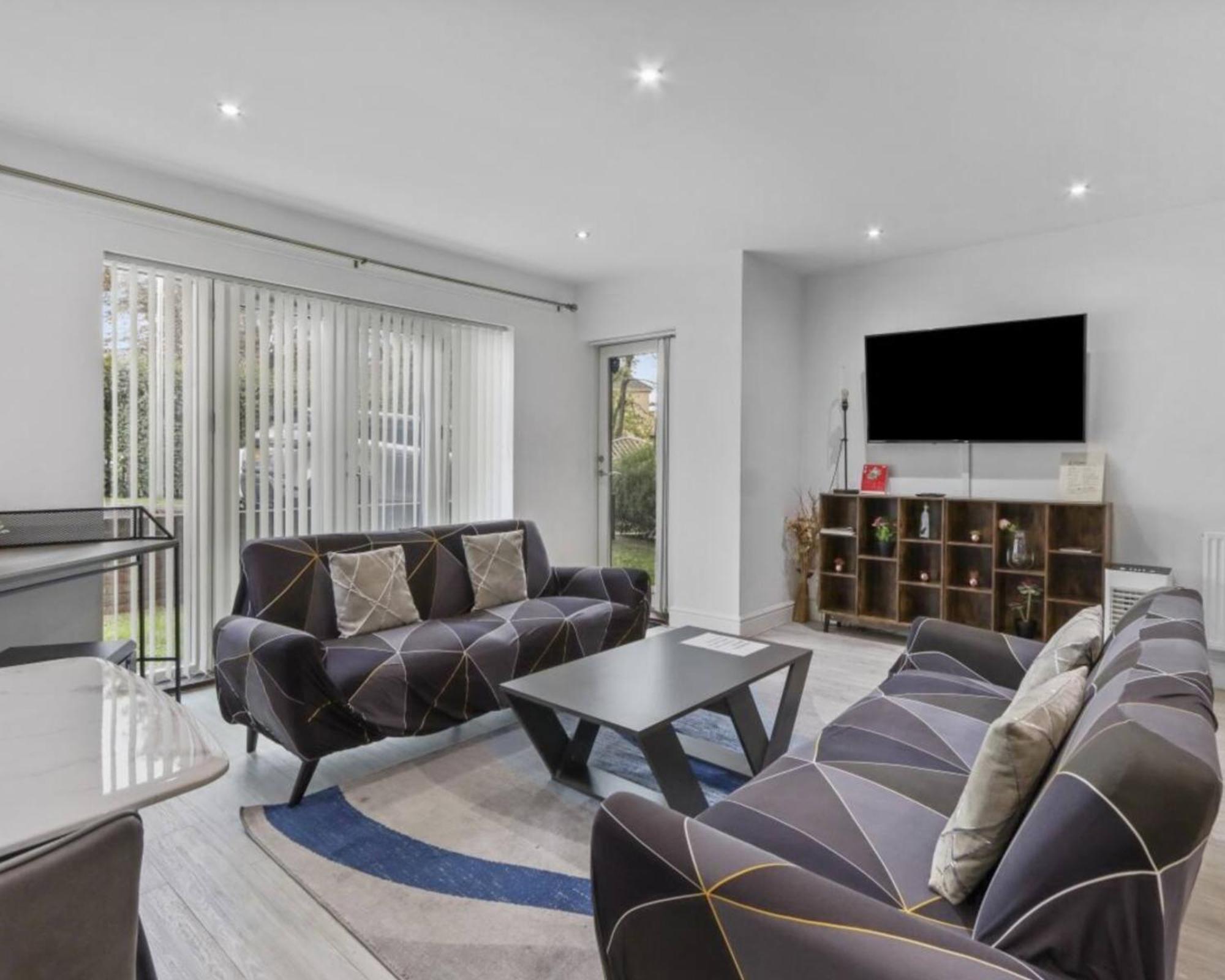 Luxury 2Bedroom - 2Bath - Prime Location - Patio Harrow on the Hill 외부 사진